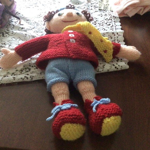 Noddy Doll knitted - Picture 4 of 10